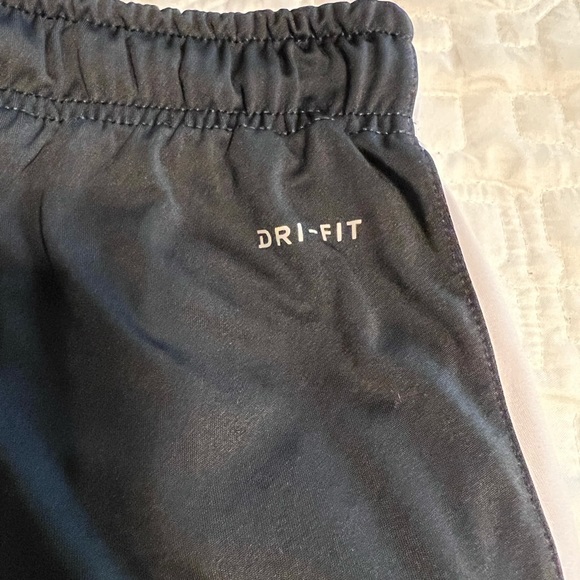 Nike Dri Fit shorts - Picture 4 of 5